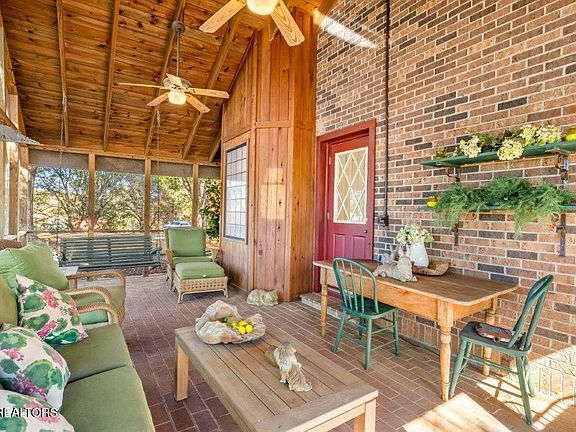38th image of 4728 N Wildwood Rd