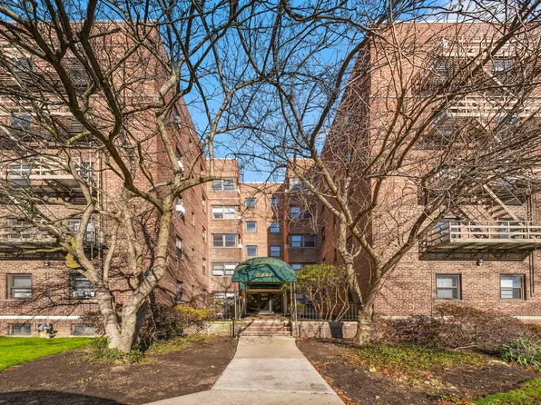 2337 Hudson Terrace image 4 of 23