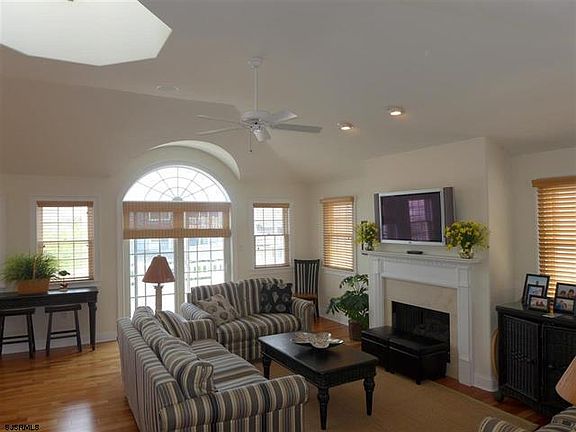 4th image of 1826 Wesley Ave #2nd floor