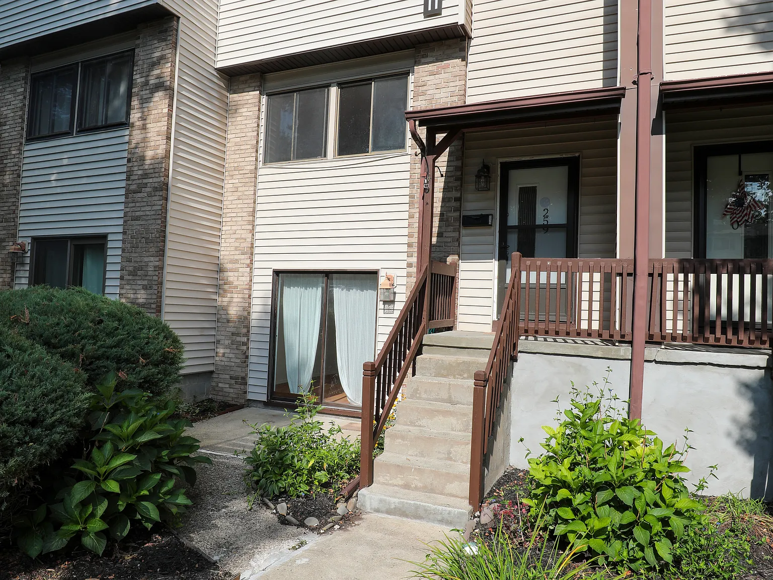 3 bed, 1340 sqft, $2,650 — Photo 2
