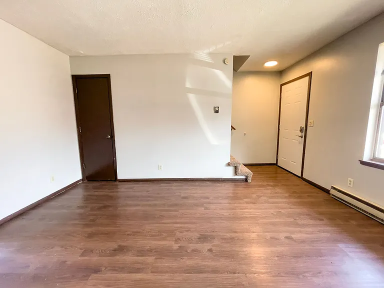 East Memorial Apartments — Photo 42