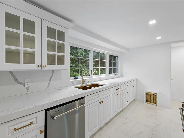 115 Old Mill Rd — Photo 18