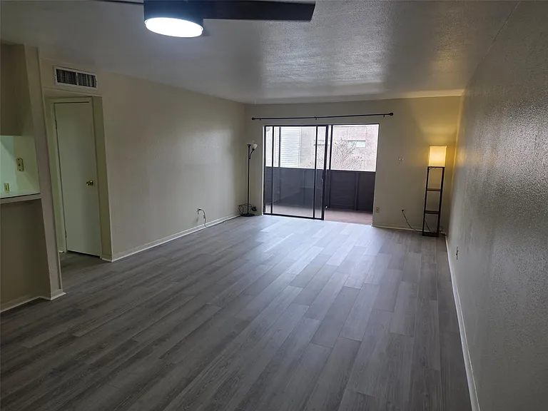 3025 Walnut Bend Ln #21 — Photo 8