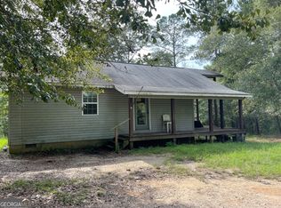 202 W Chicken Rd, Cochran, GA 31014