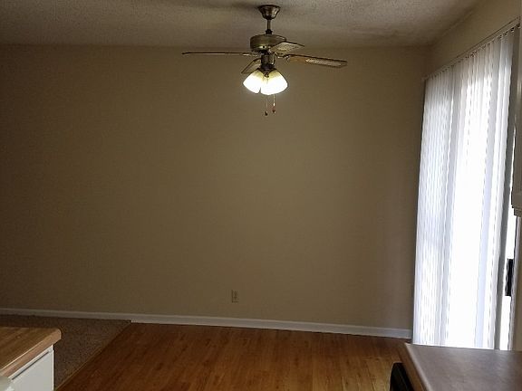 4th image of 1504-1506 N Evergreen Ln #1504
