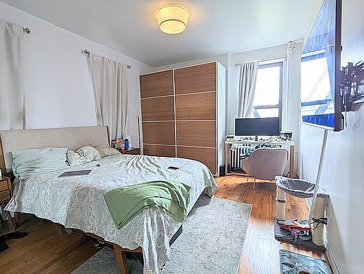 4th image of 69 W 105th St APT 4C