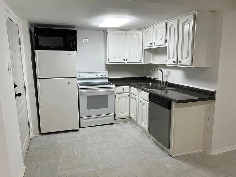 3121 Conner Dr #H — Photo 4