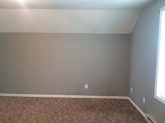 4th image of 909 Elm St APT 3