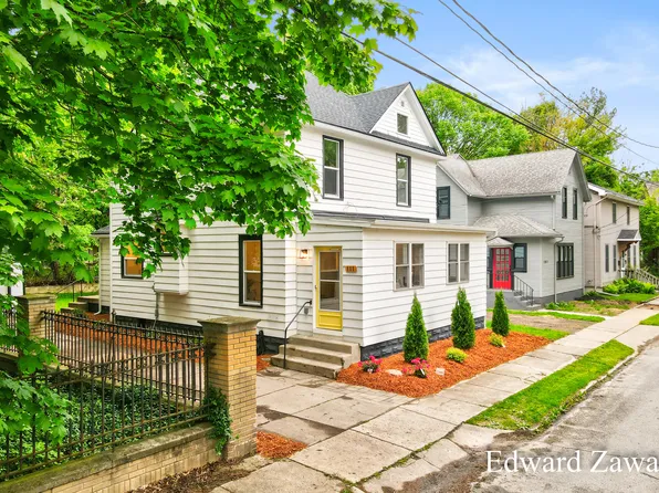 111 Luton Ave SE, Grand Rapids, MI 49506