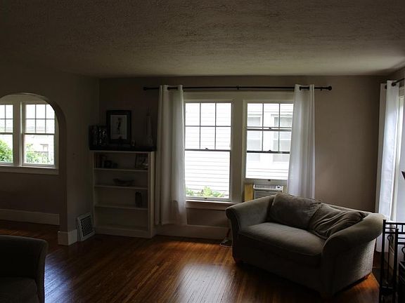 3rd image of 1146 Woodward Ave