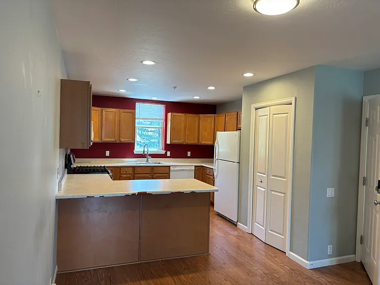 104 Lakeside Dr — Photo 6