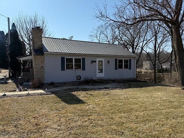 1st image of 611 E 1st St