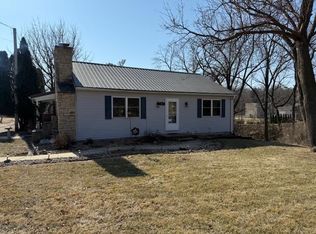 611 E 1st St, Anamosa, IA 52205
