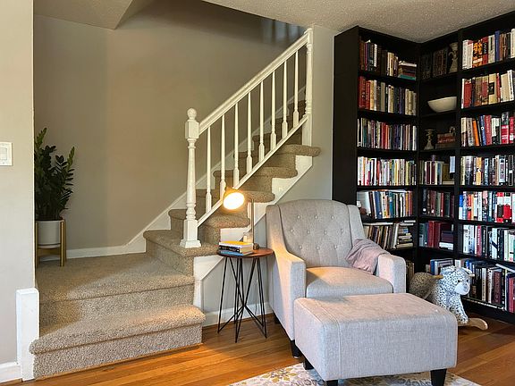 4th image of 3053 S Columbus St