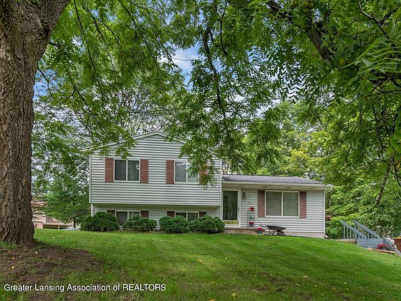 3rd image of 4904 Westhill Dr