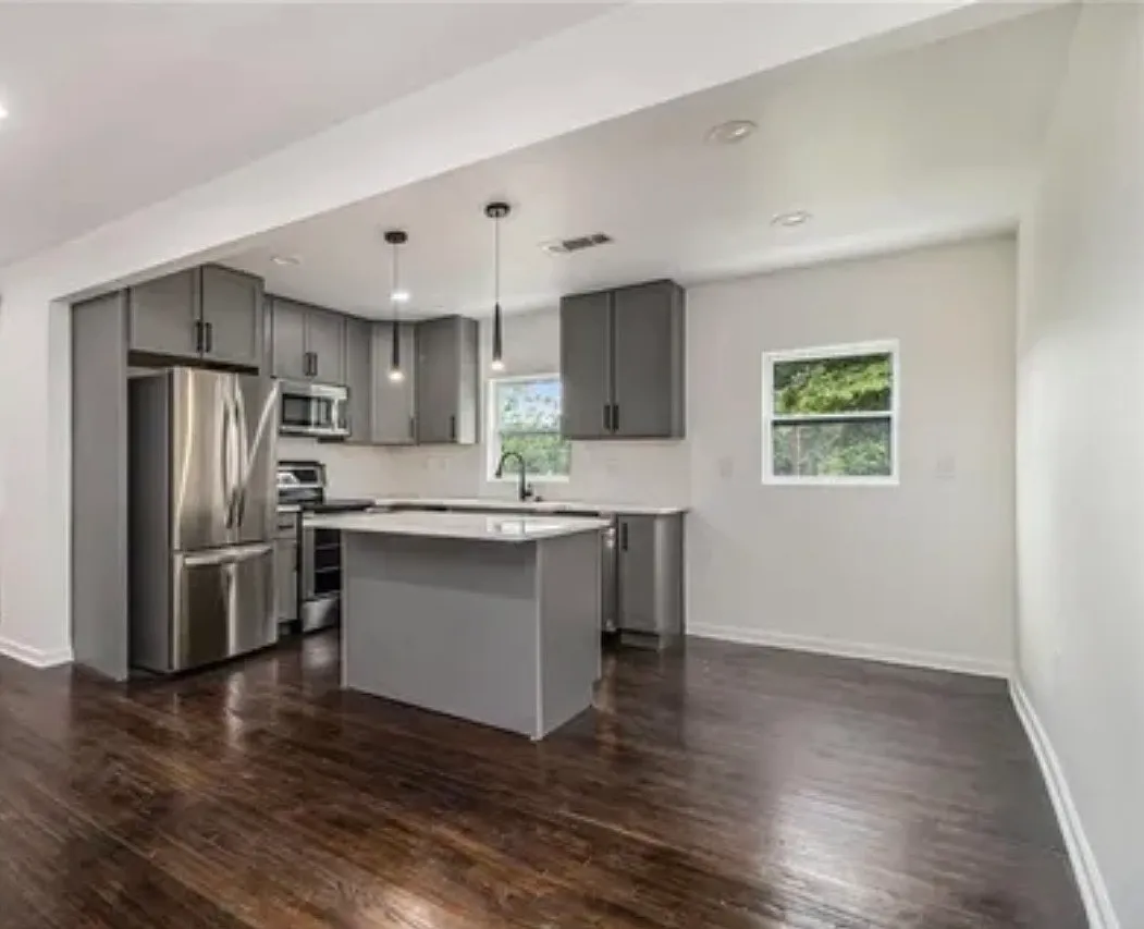 3 bed, 1200 sqft, $2,450 — Photo 1