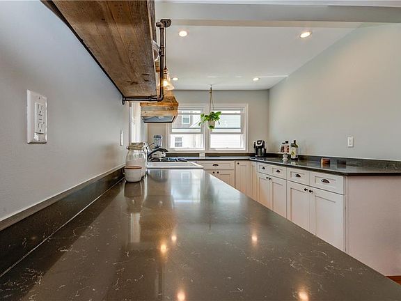 5th image of 23 Ashwood Pl