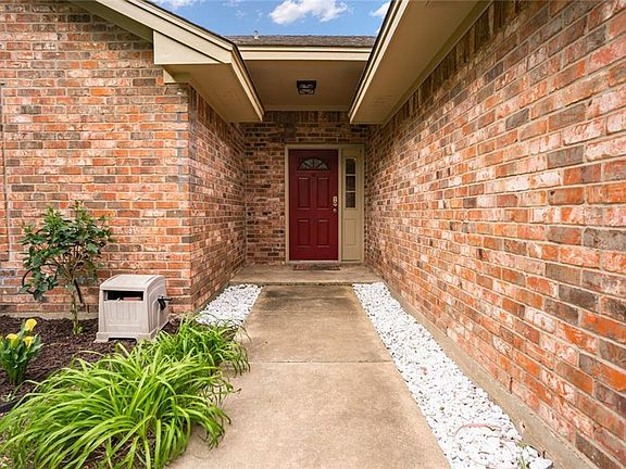 3rd image of 451 Crawshaw Ln