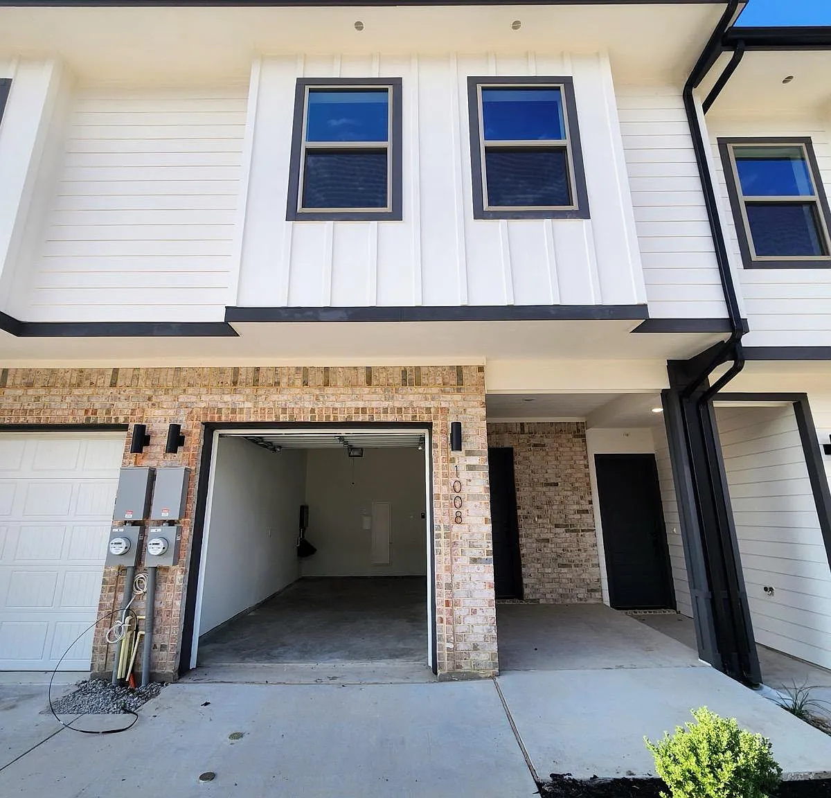3 bed, 2.5 bath, 1358 sqft, $2,395 — Photo 1