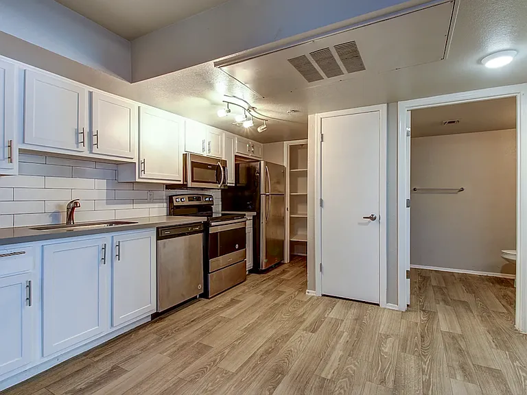 36 E Vaughn Ave — Photo 27