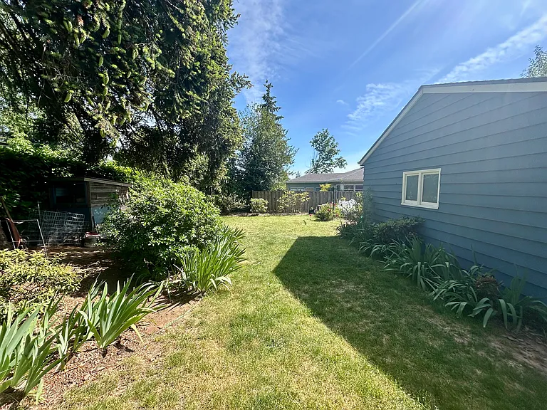8616 SE Raymond Ct — Photo 27