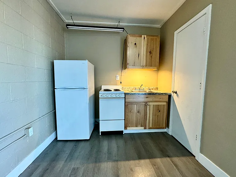401 N Maple St #6 — Photo 4