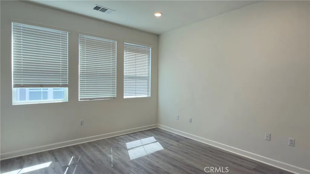 3 bed, 2.5 bath, 1609 sqft, $4,000 — Photo 3