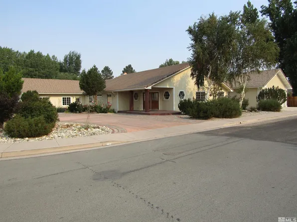 29 Maple Dr, Yerington, NV 89447
