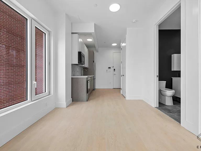833 Maple St #4D — Photo 8