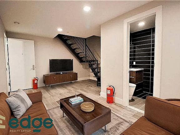 4th image of 259 Evergreen Ave #2A