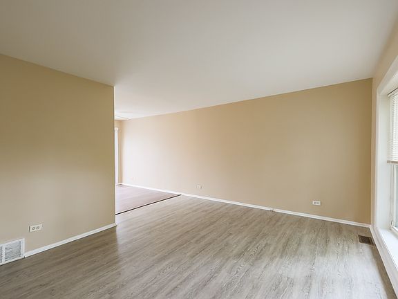 5th image of 3152 Medford Ct Unit 3152
