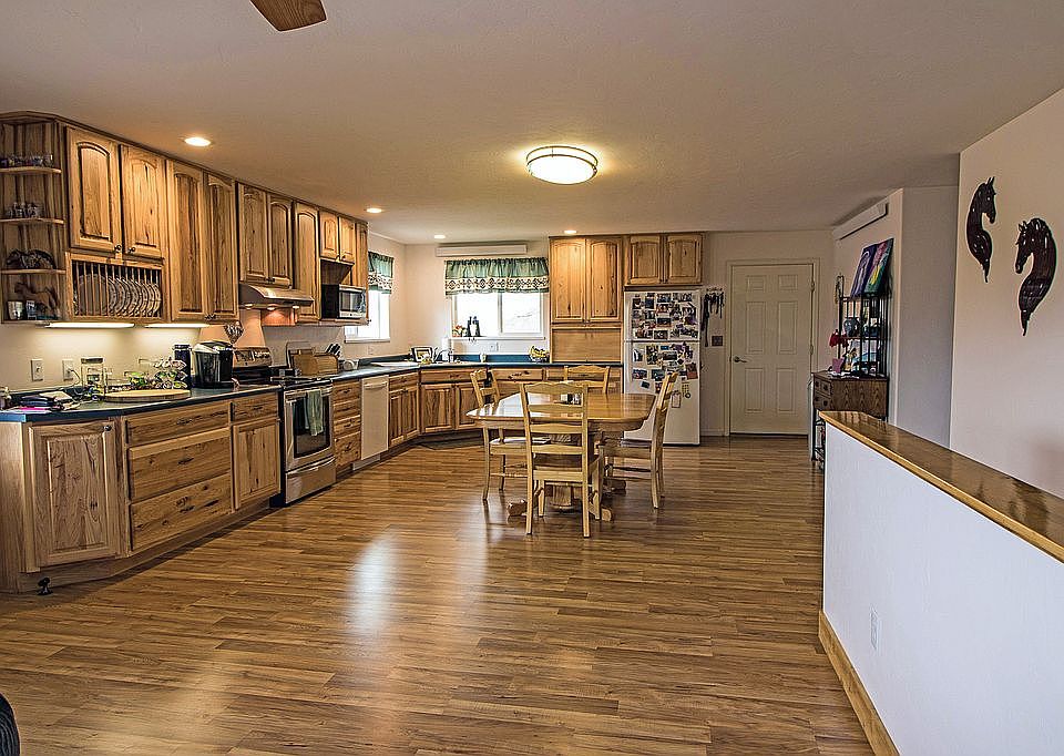 Laminate Floor, Kitchen