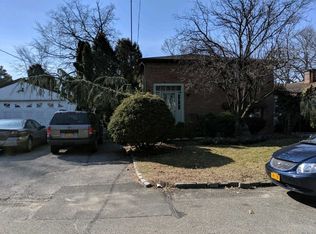 25 McGrady St, Glen Cove, NY 11542
