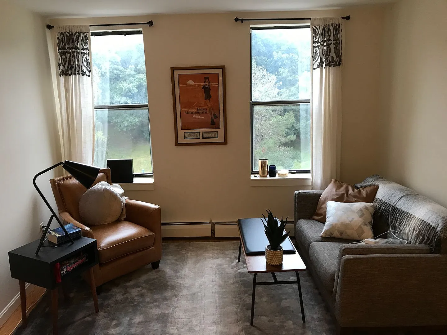 Charming 2 Bedroom-No Broker Fee — Photo 1