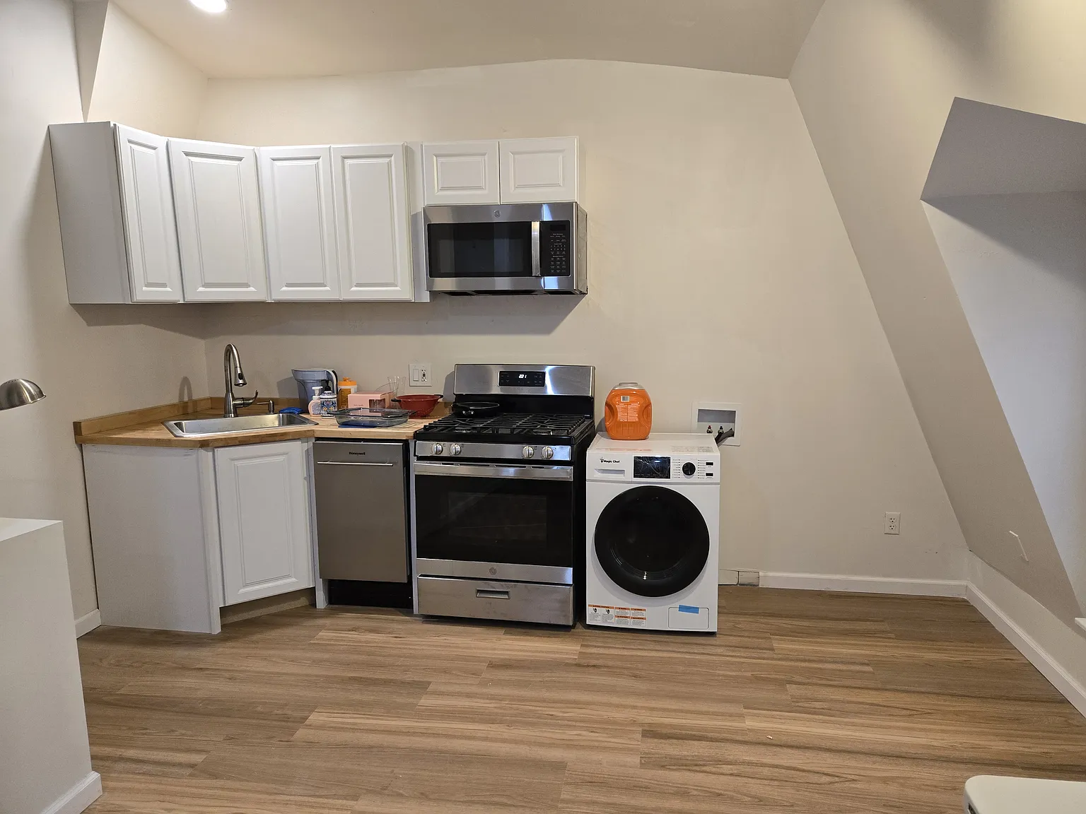 3 bed, 1100 sqft, $2,900 — Photo 4