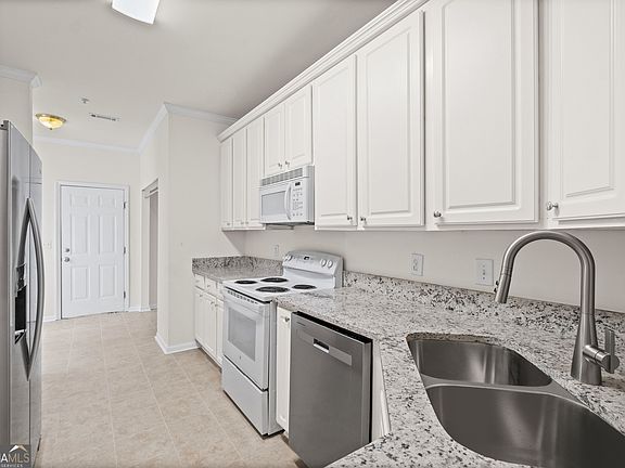 5th image of 8849 Fairview Blf