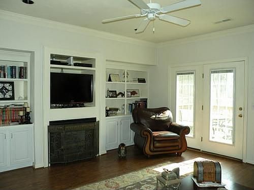 3rd image of 7807 Sequoia Dr