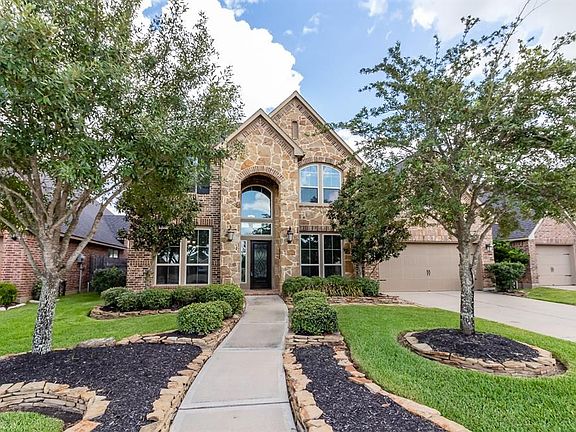 2nd image of 2823 Park Hills Dr