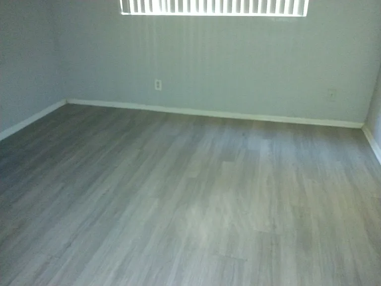 Village Glen Apartments — Photo 9