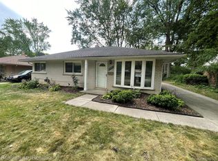 27441 Red Leaf Ln, Southfield, MI 48076