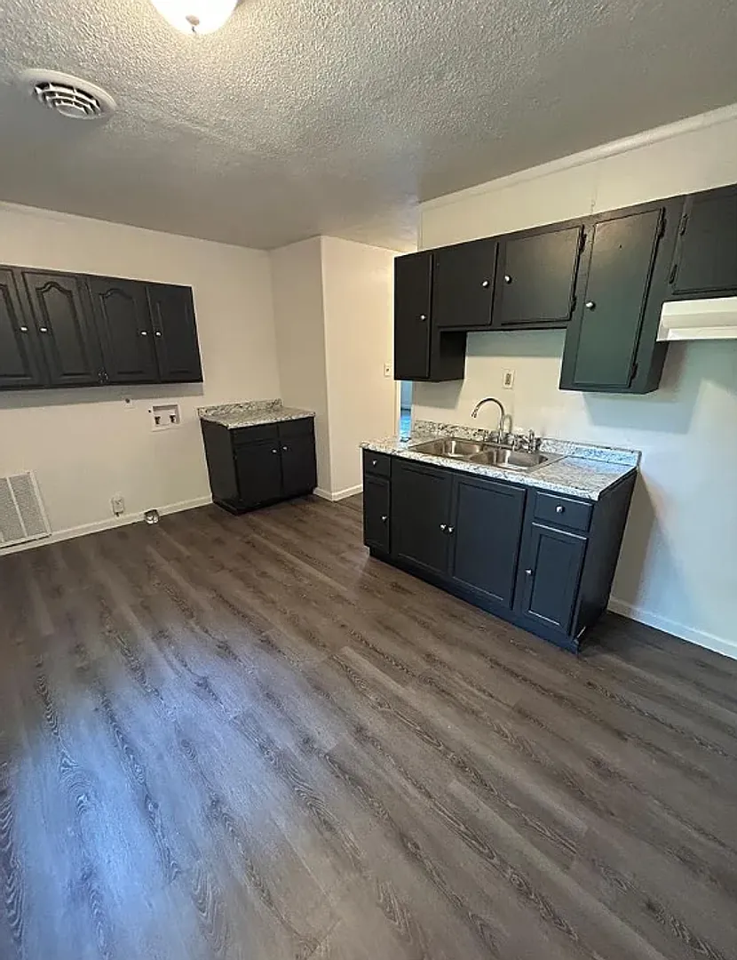 For Lease — Photo 3