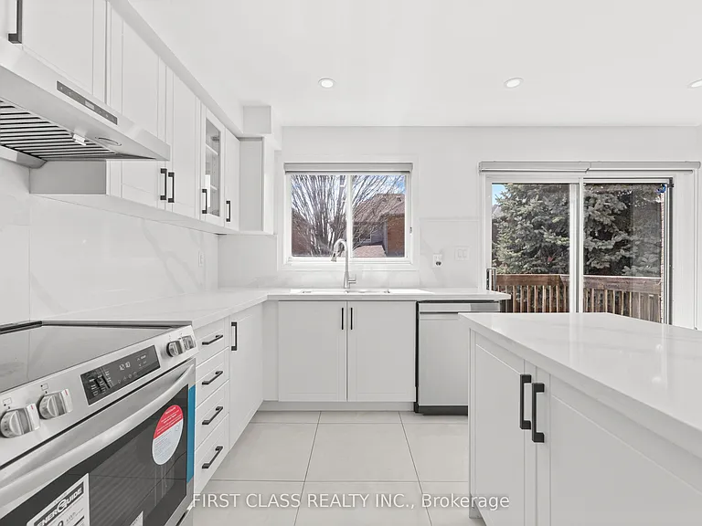 5554 Churchill Meadows Blvd #MAIN — Photo 11