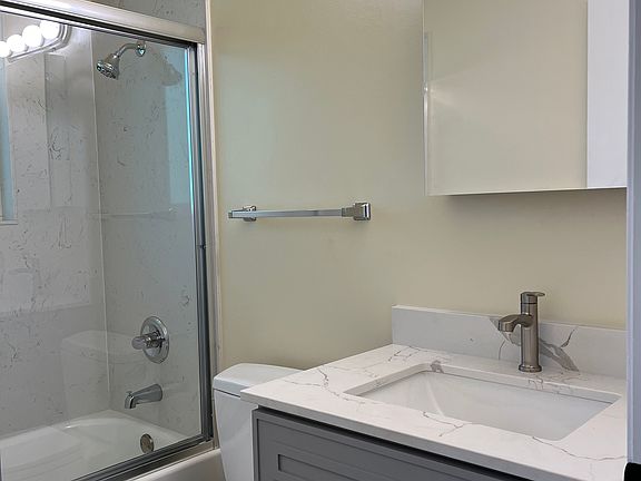 3rd image of 220 College Ave APT F