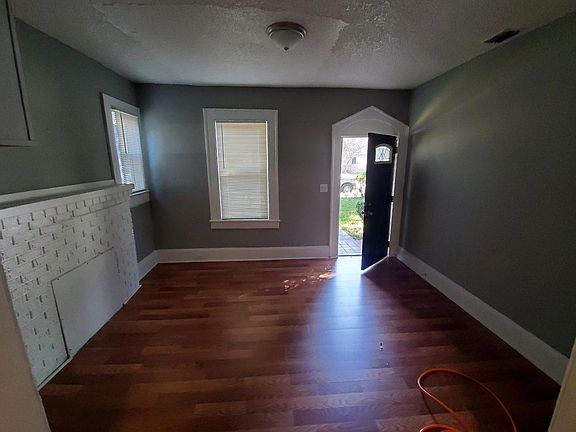 3rd image of 860 Melson Ave