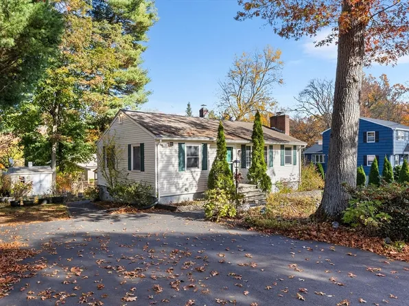 20 Lantern Ln, Burlington, MA 01803