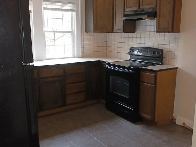 171 Upland Ave — Photo 6