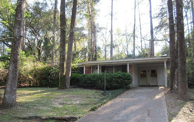 1st image of 847 Willow Ave