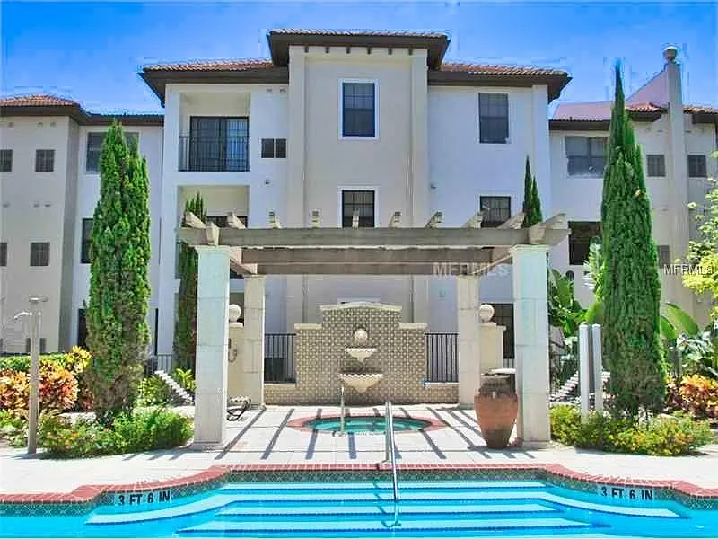 Beautiful Court Yard View 2/1 Condo at The Registry close to Downtown and International Airpot ! — Photo 4