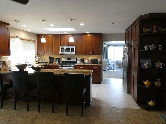 Kitchen counter dining