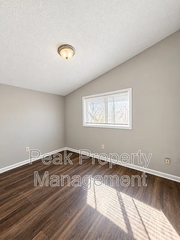 3 bed, 1.0 bath, 100 sqft, $1,199 — Photo 3